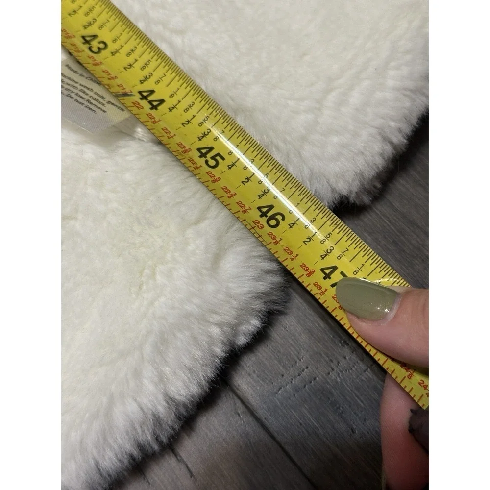 Nordstrom Faux Fur Christmas Tree Cream Super Soft Tie Closure NWOT